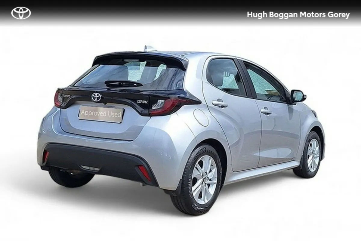 Toyota Yaris HYBRID 115 LUNA - Image 2