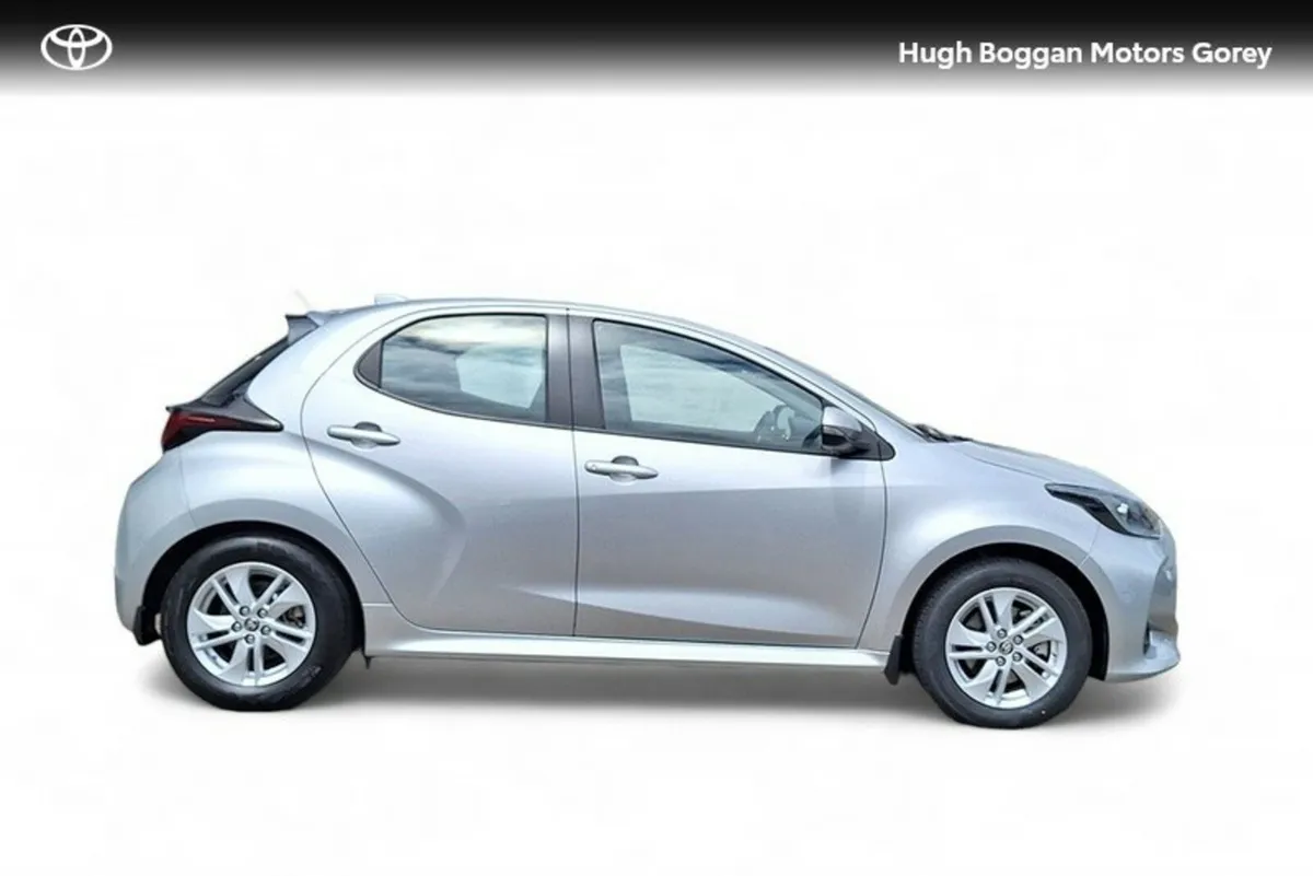 Toyota Yaris HYBRID 115 LUNA - Image 3