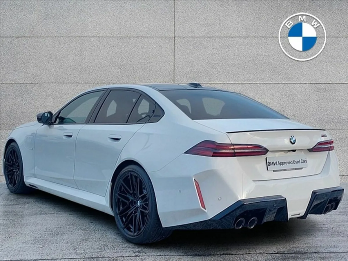 BMW M5 Saloon - Image 2