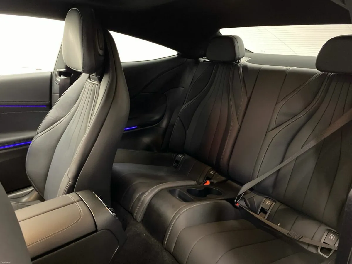 Mercedes-Benz CLE CLE 300 e Premium - Image 4