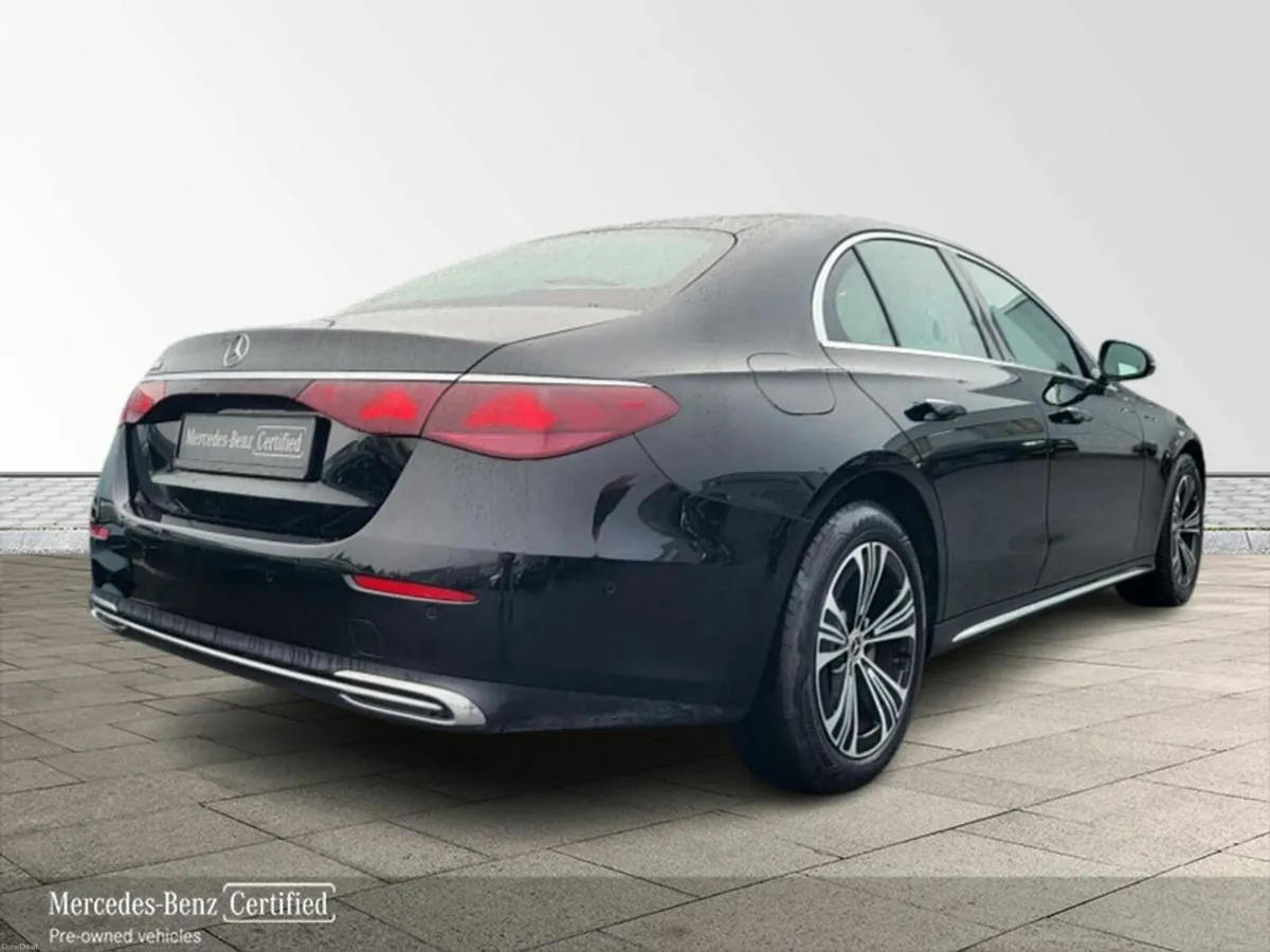 Mercedes-Benz E-Class E220d Exclusive Plus AUTO - Image 4