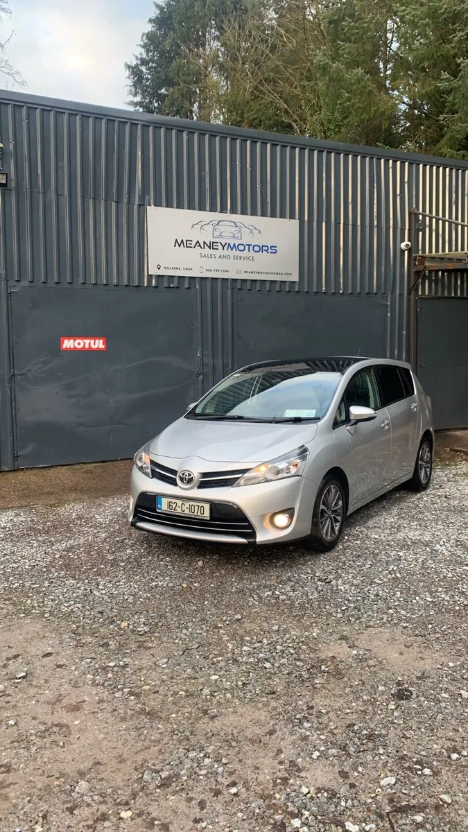 Toyota 7 seater - Image 1