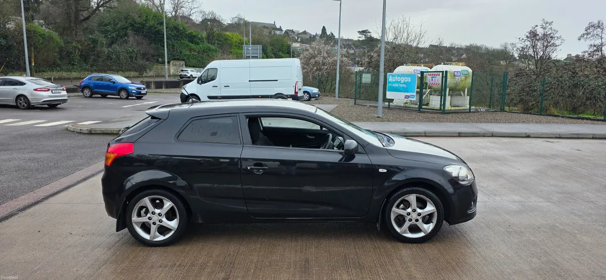 Kia Ceed NEW NCT 07.26 LOW MILES - Image 4