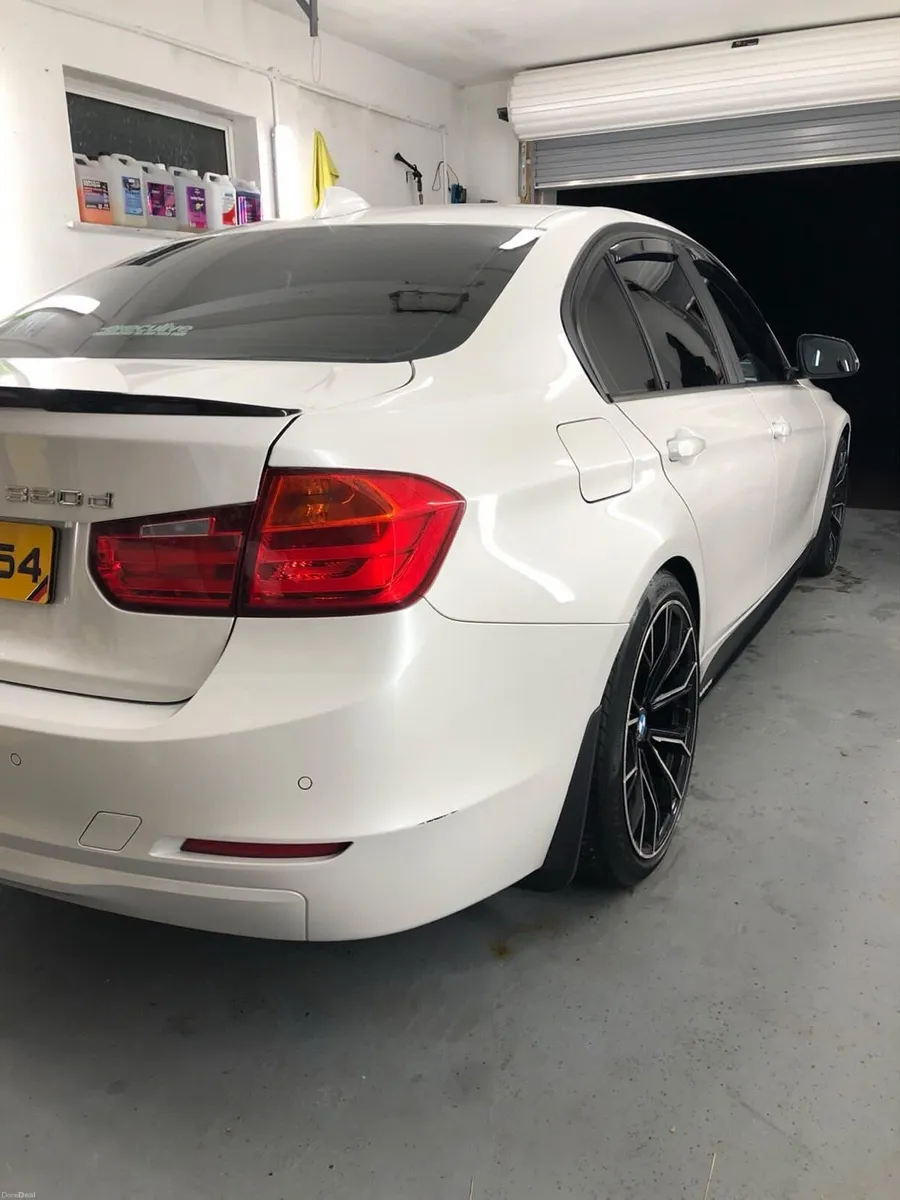 BMW 320d - Image 2