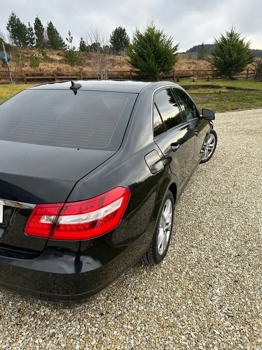 2012 Mercedes CDI E220 Blue Efficiency - Image 3