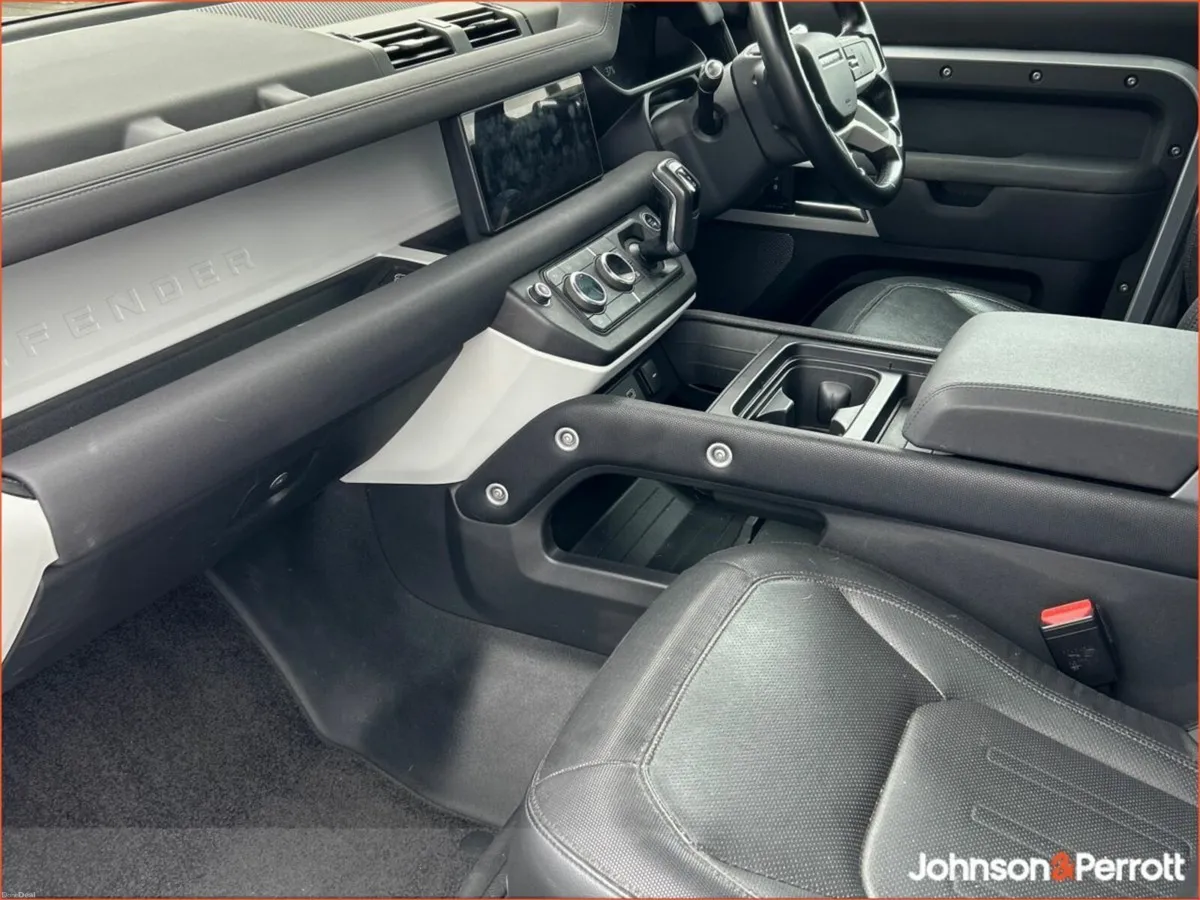 Land Rover Defender 110 2.0 P400E X DYNAMIC SE PHE - Image 4