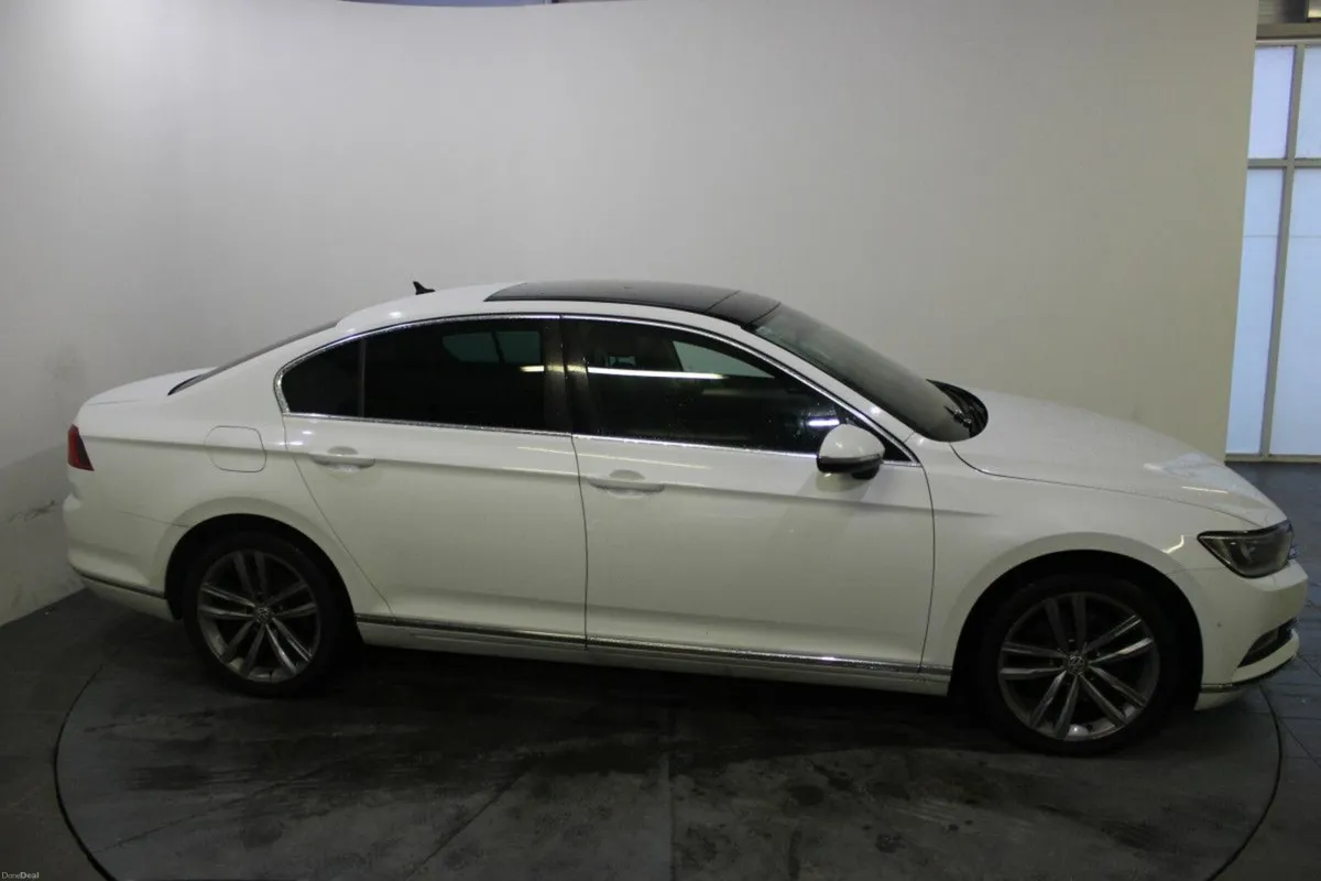 Volkswagen Passat 2.0 TDI 150HP GT BMT - TENDER 4 - Image 3