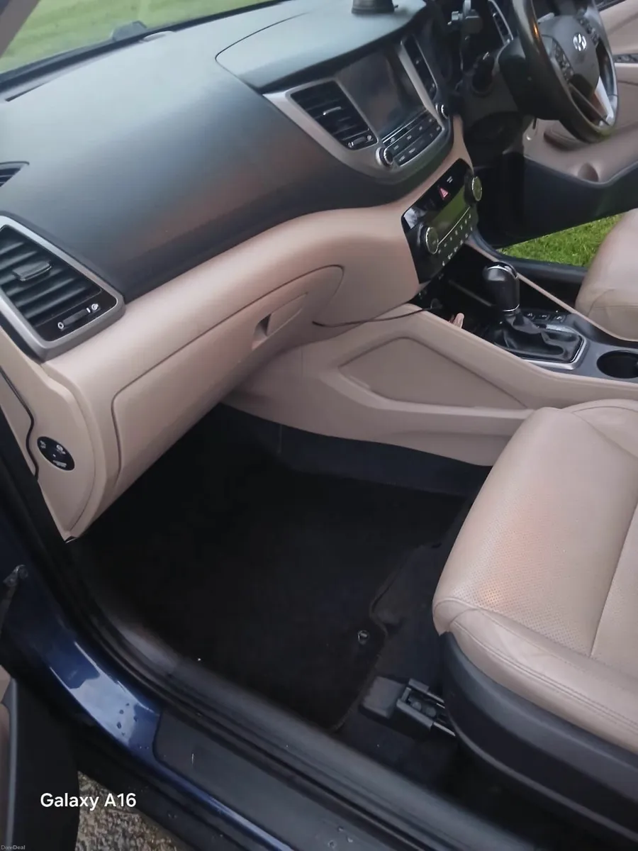 Hyundai Tucson 181 Executive Plus Auto 1.6 Diesel - Image 4