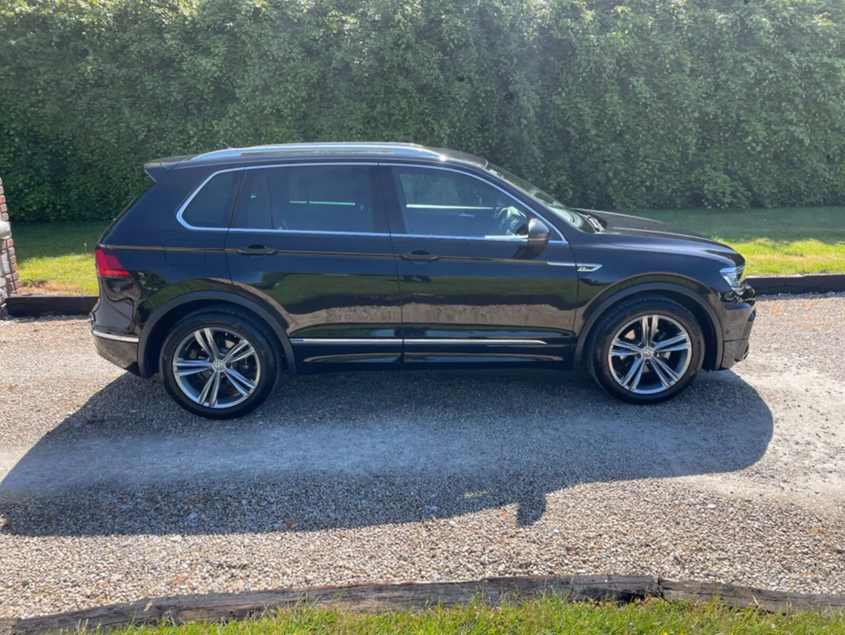 Volkswagen Tiguan 1.4 TSI  DSG R-LINE 150 BHP SUV. - Image 4