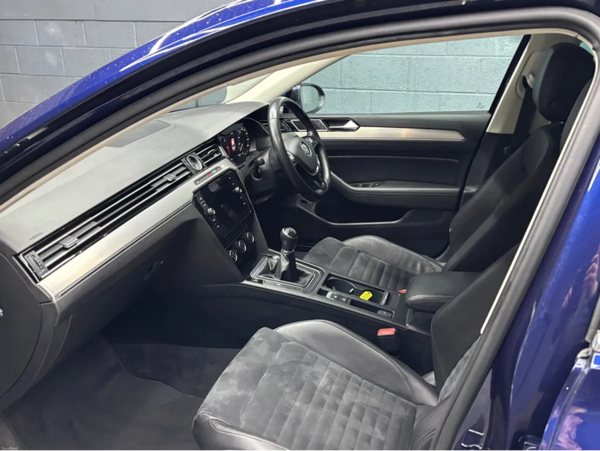 Volkswagen Passat RLINE 2.0 TDI MANUAL 6SPEED FWD - Image 3