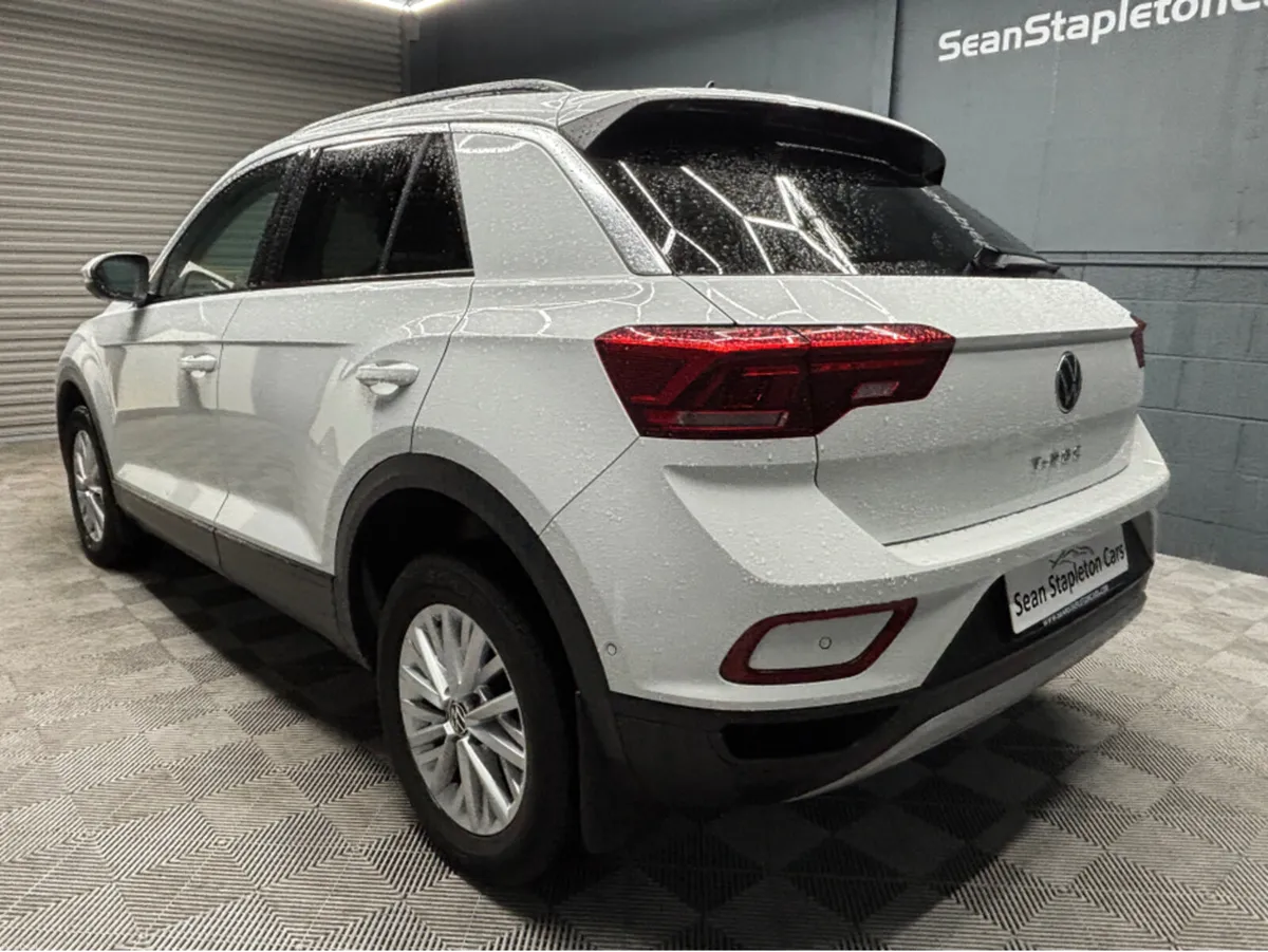 Volkswagen T-Roc LIFE 2.0 TDI MANUAL 6SPEED FWD 11 - Image 3