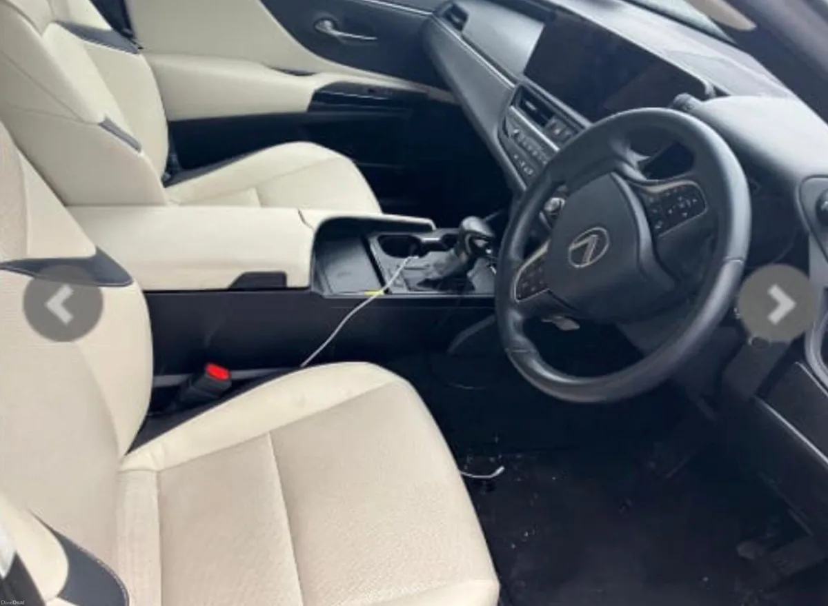 241 Lexus ES - Image 3