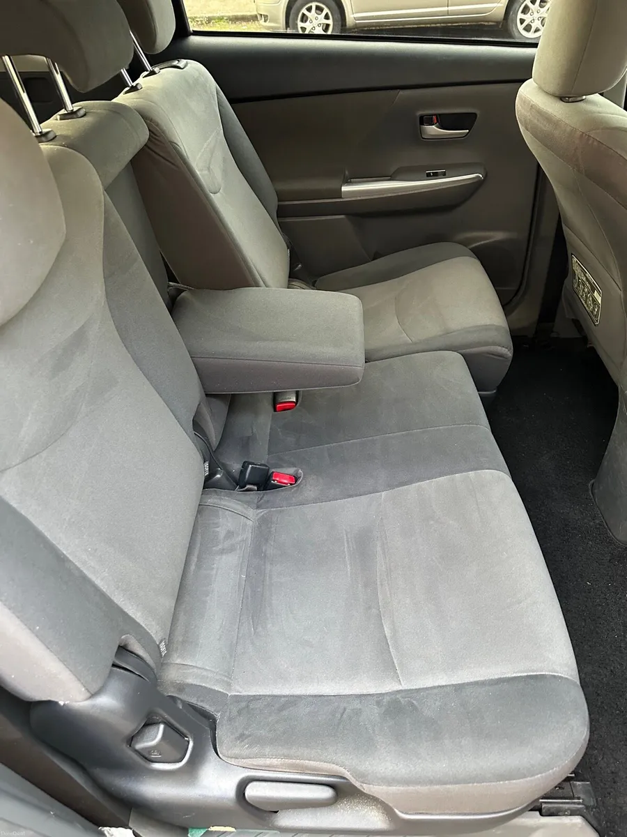2013 Toyota Prius alpha 7 seater - Image 2