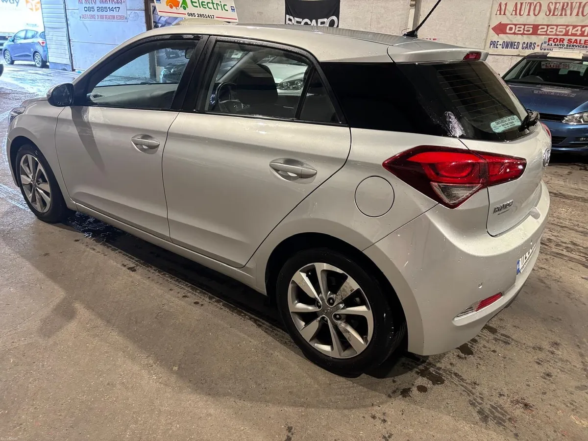2017 Hyundai i20 automatic 1.2ltr - Image 4