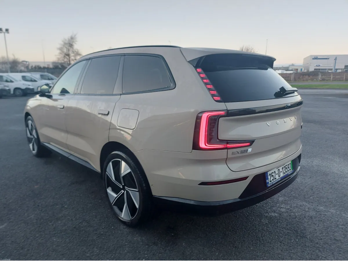 Volvo EX90 TWIN MOTOR PERFORMANCE AWD ULTRA - Image 5