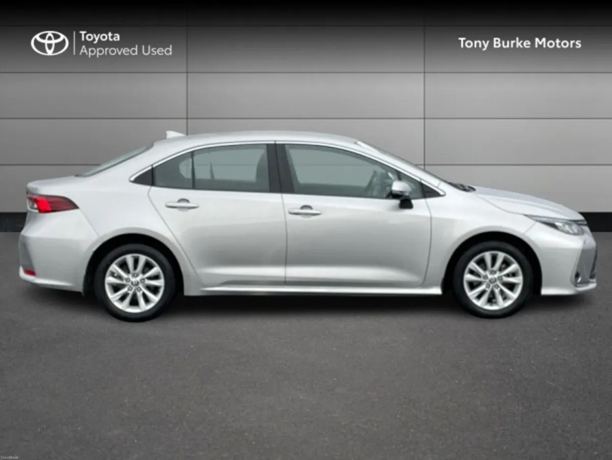 Toyota Corolla Saloon - Luna Edition - 1.8 Hybrid - Image 3