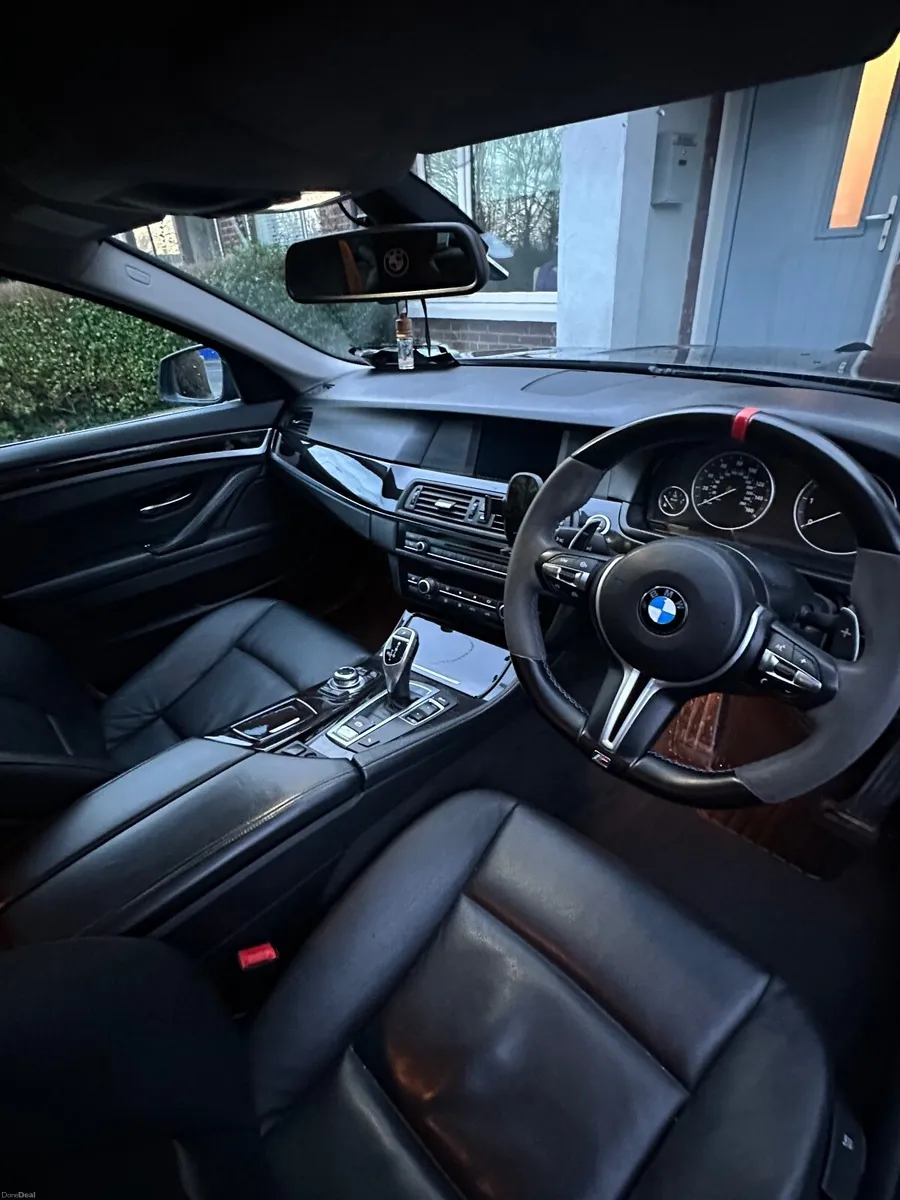 BMW 5-Series 2011 - Image 4