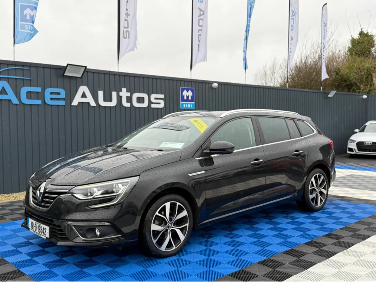 Renault Megane ICONIC SPORT TOURER - 1.3 PETROL - - Image 4