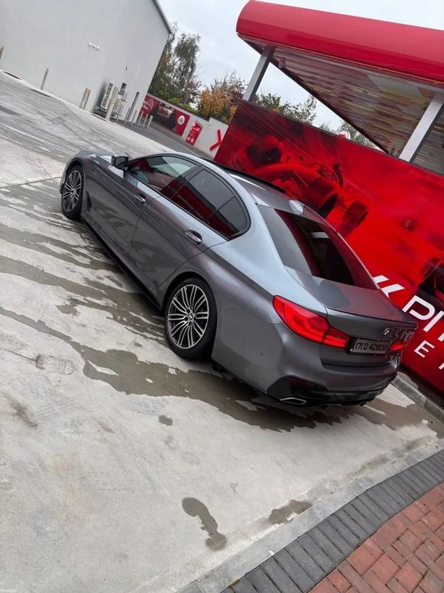 2017 Bmw 5-series - Image 2