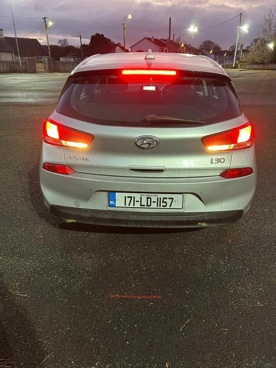 Hyundai i30 1.6 crdi Top Spec - Image 3