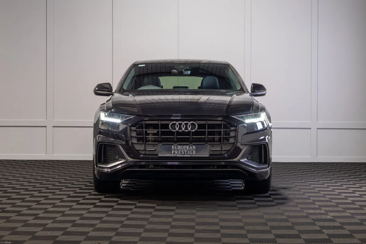 232 Audi Q8 55 TFSIe S-Line Black Edition - Image 2