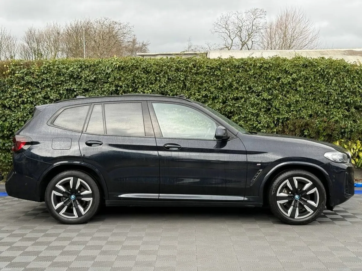 BMW iX3 M-SPORT 80KWH // OPENING PAN ROOF // APPLE - Image 3