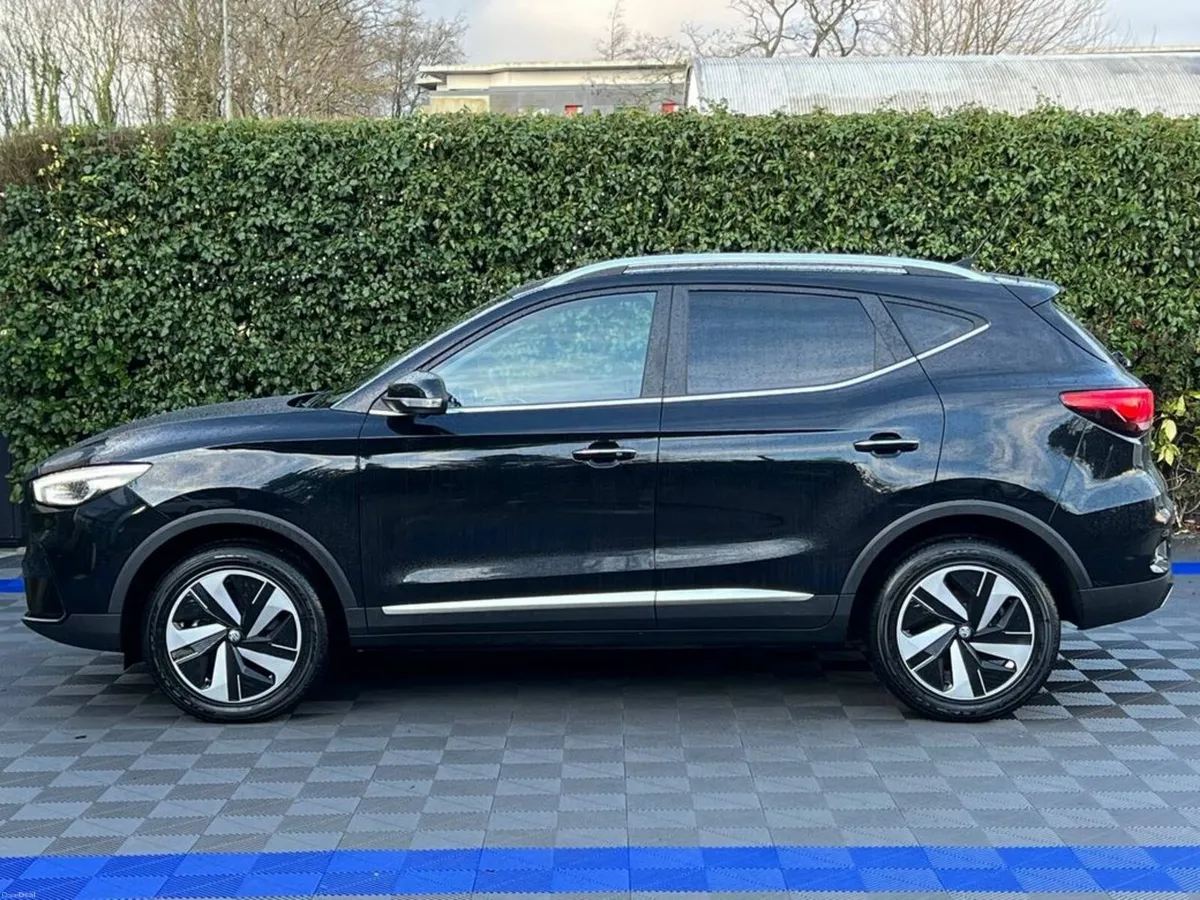 MG ZS TROPHY CONNECT EV // AS NEW CAR // 3, 000 MI - Image 3