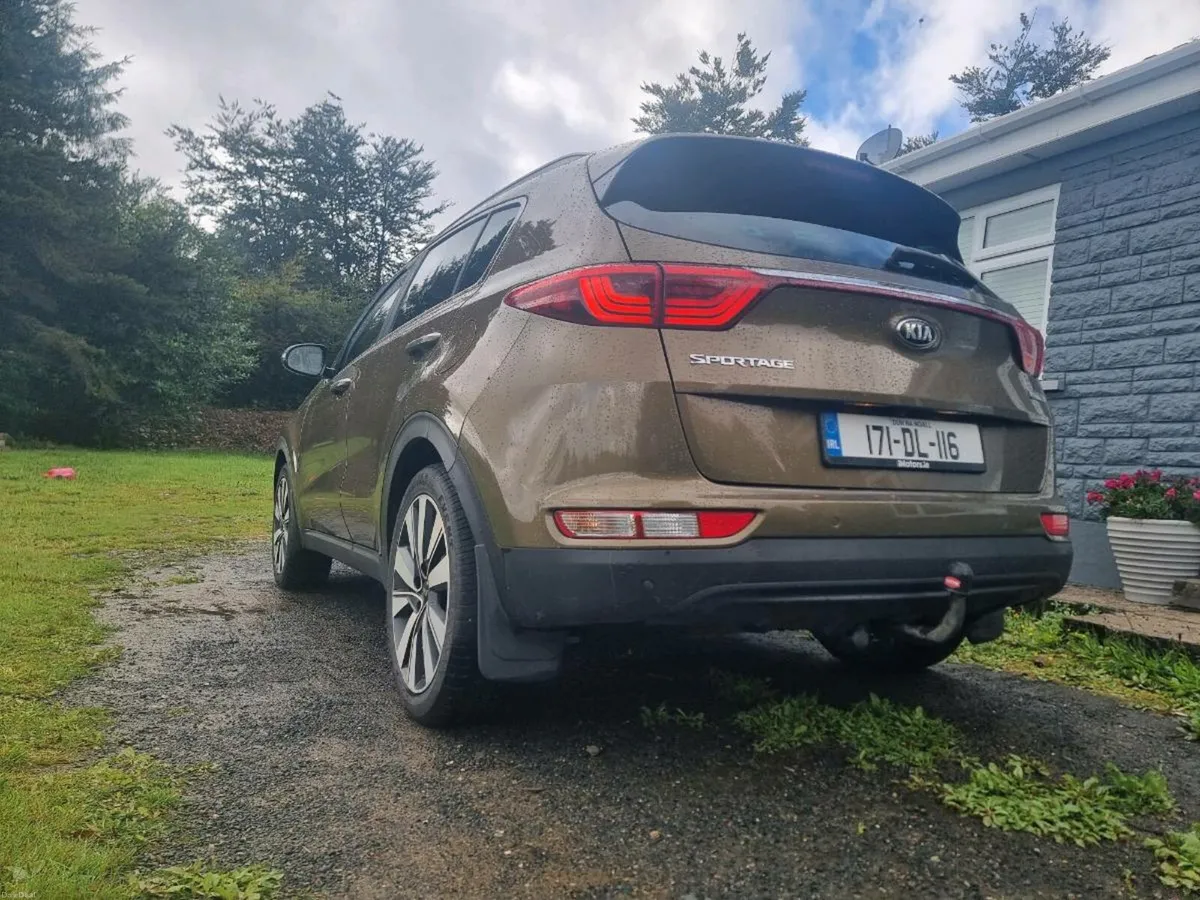 Kia sportage 1.7d with PANORAMIC ROOF( top range ) - Image 2