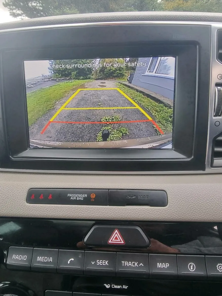 Kia sportage 1.7d with PANORAMIC ROOF( top range ) - Image 3