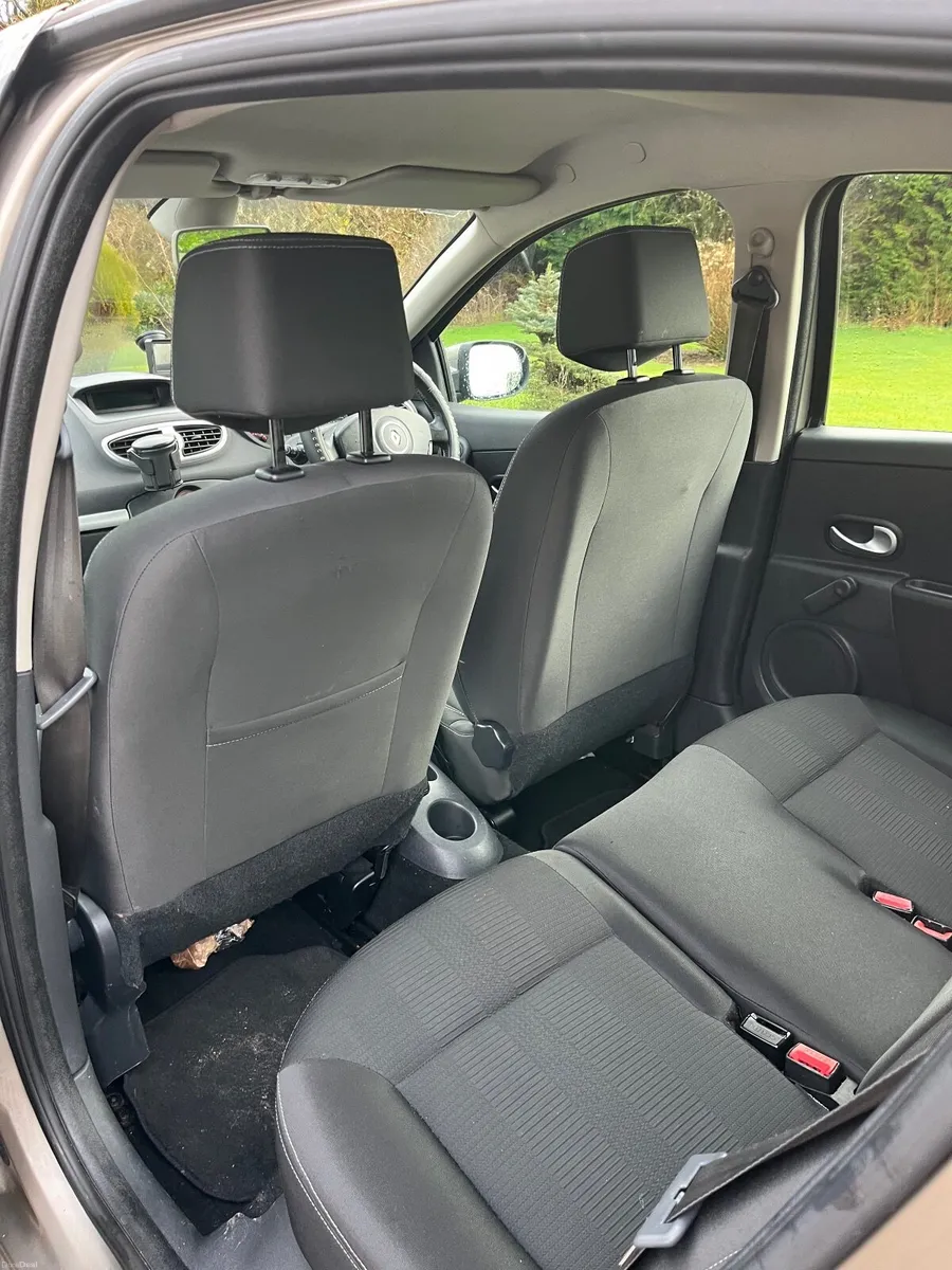 Renault Clio 2010 - Image 2