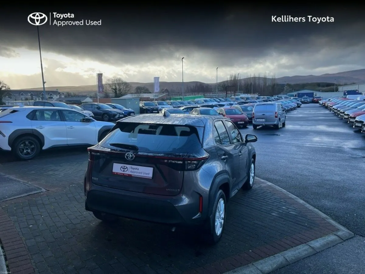 Toyota Yaris Cross CR LUNA 4DR AUTO CROSS - Image 2