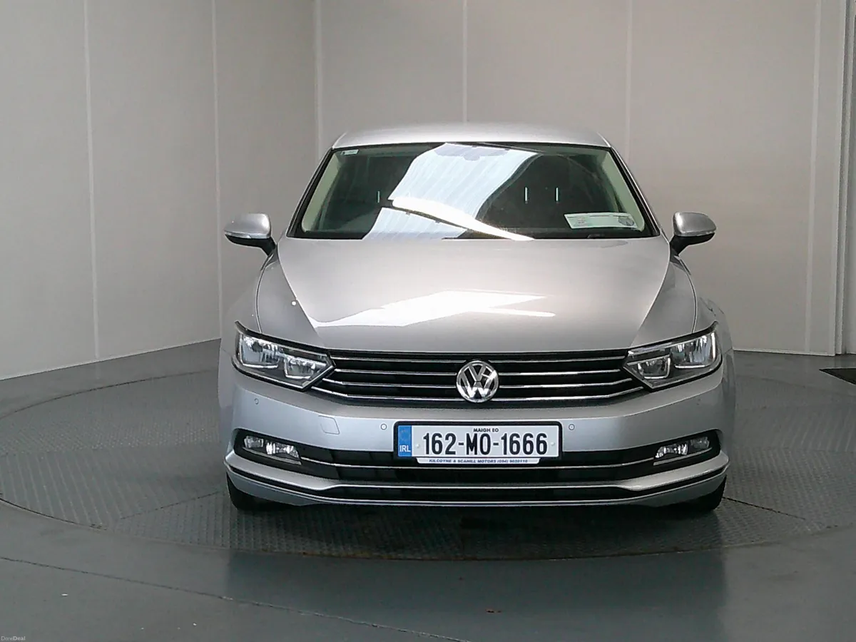 Volkswagen Passat 2016 - Image 2