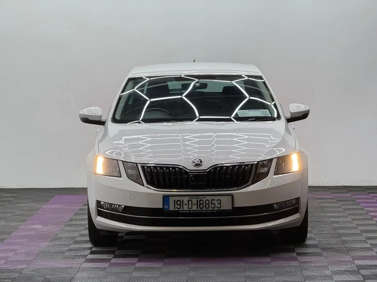 2019 Skoda Octavia 1.0TSI Style - Image 2