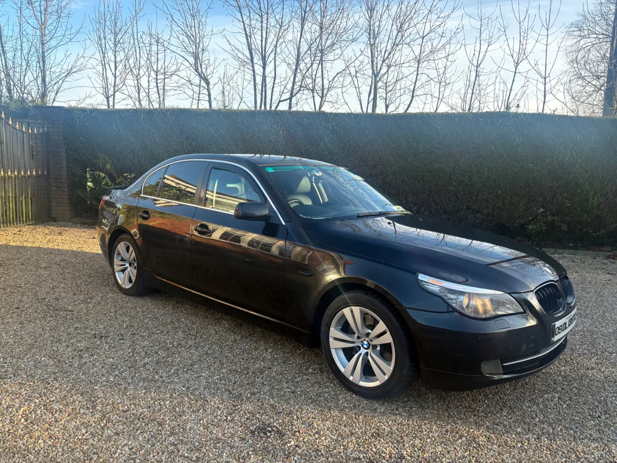 BMW 5-Series 2009 - Image 1