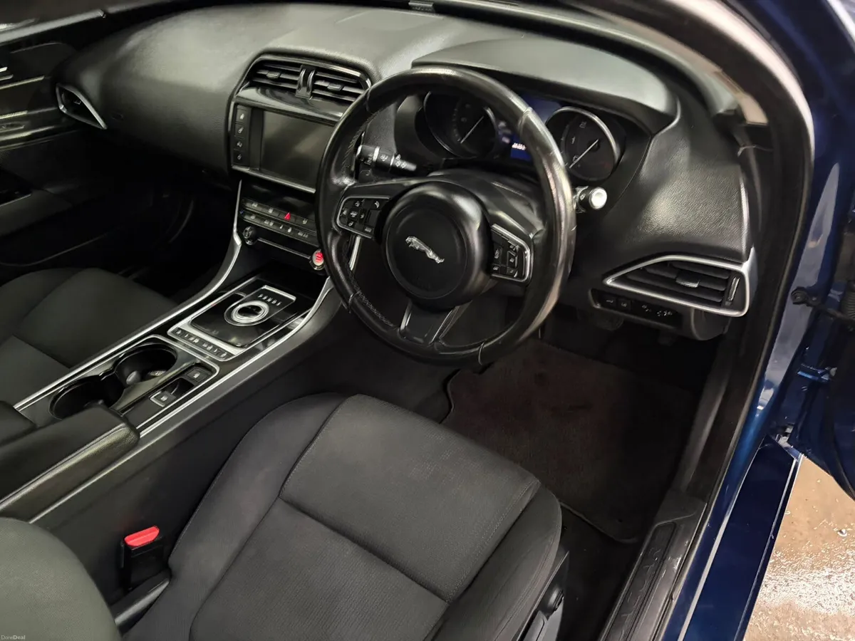 Jaguar XE 2017. 2.0D R SPORT AUTOMATIC - Image 3