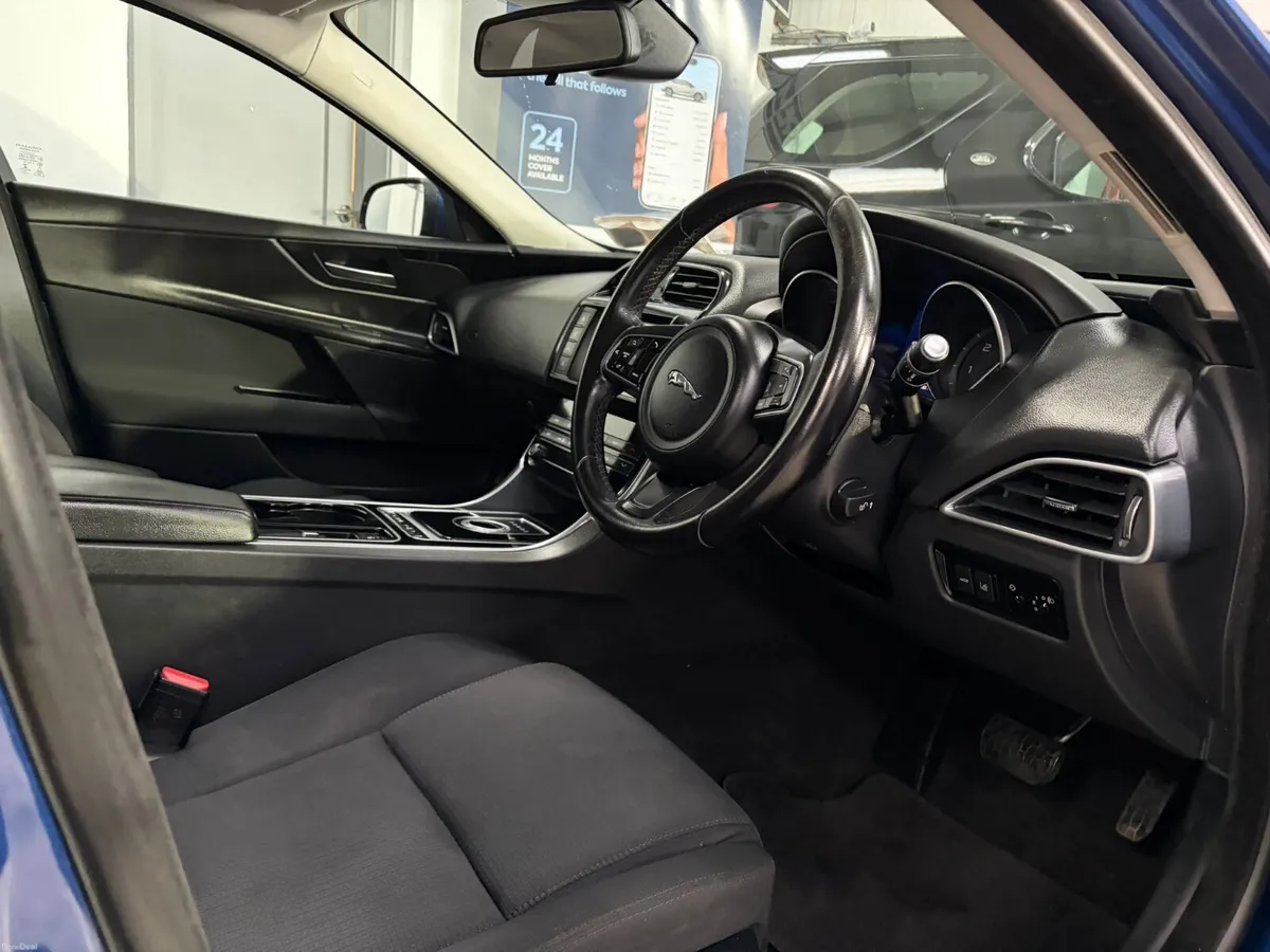 Jaguar XE 2017. 2.0D R SPORT AUTOMATIC - Image 4