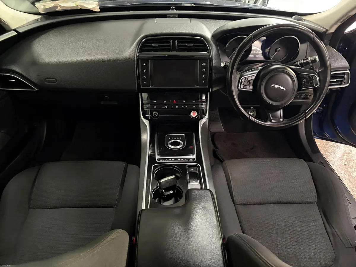 Jaguar XE 2017. 2.0D R SPORT AUTOMATIC - Image 6