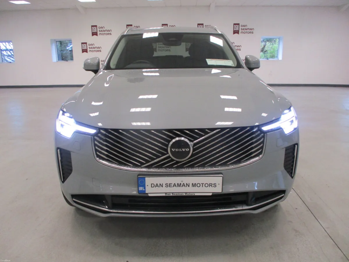 Volvo XC90 T8 CORE PHEV 7 SEATER 2025 - Image 4