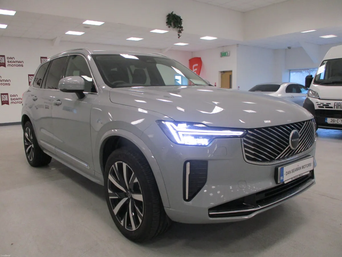 Volvo XC90 T8 CORE PHEV 7 SEATER 2025 - Image 3