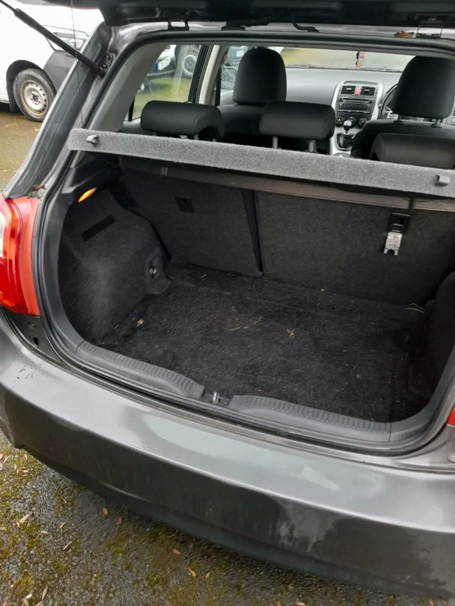 Toyota Auris 2012 - Image 4