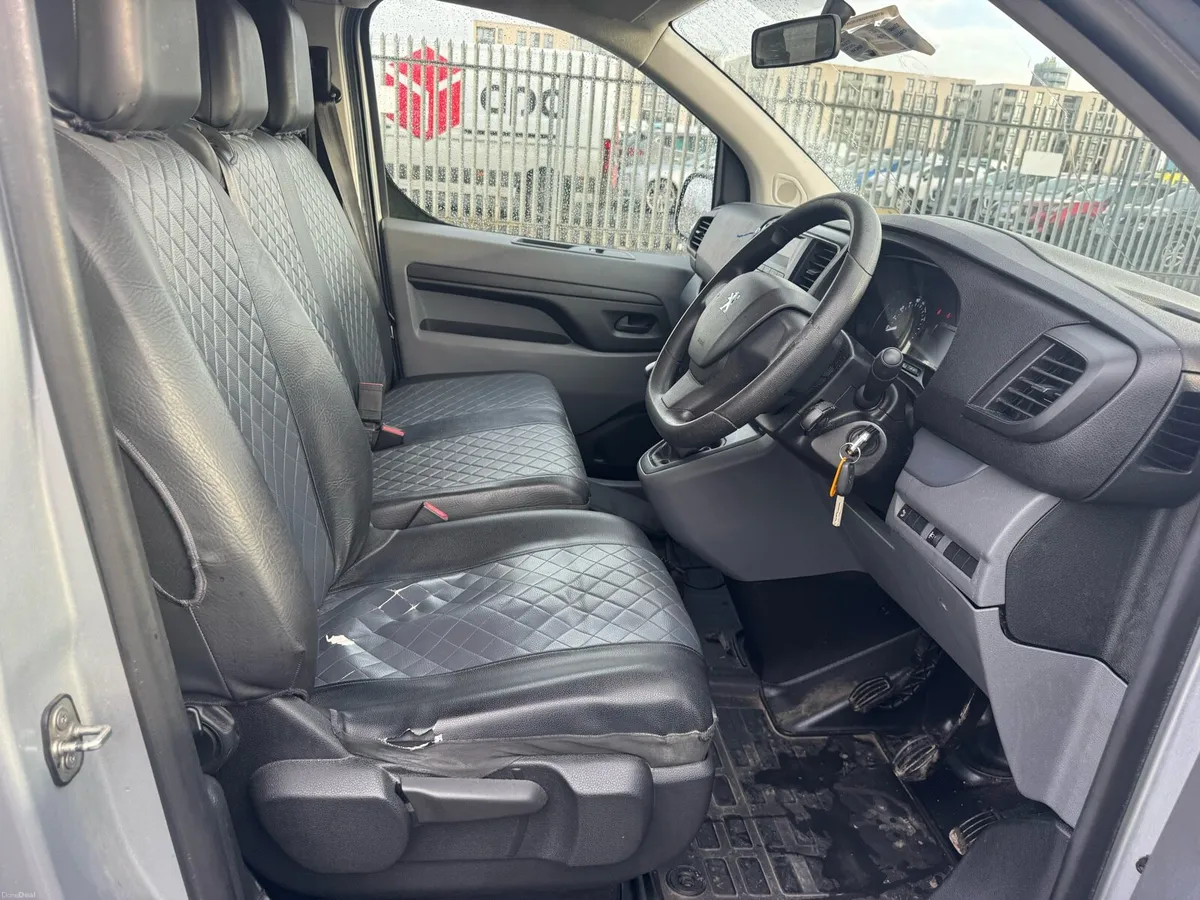 2019 9 seat Minibus - Image 3