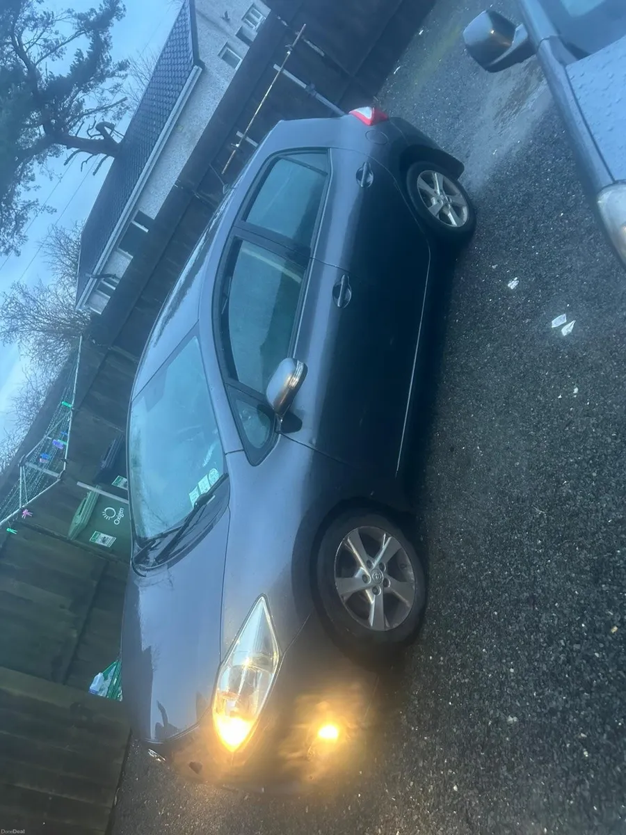 Toyota Auris 2010 - Image 1