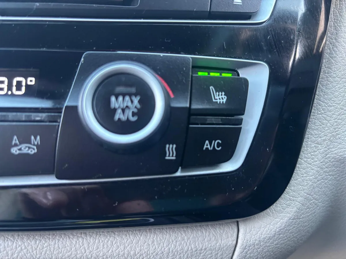 BMW 3-Series 2018  HYBRID  AUTOMATIC - Image 4