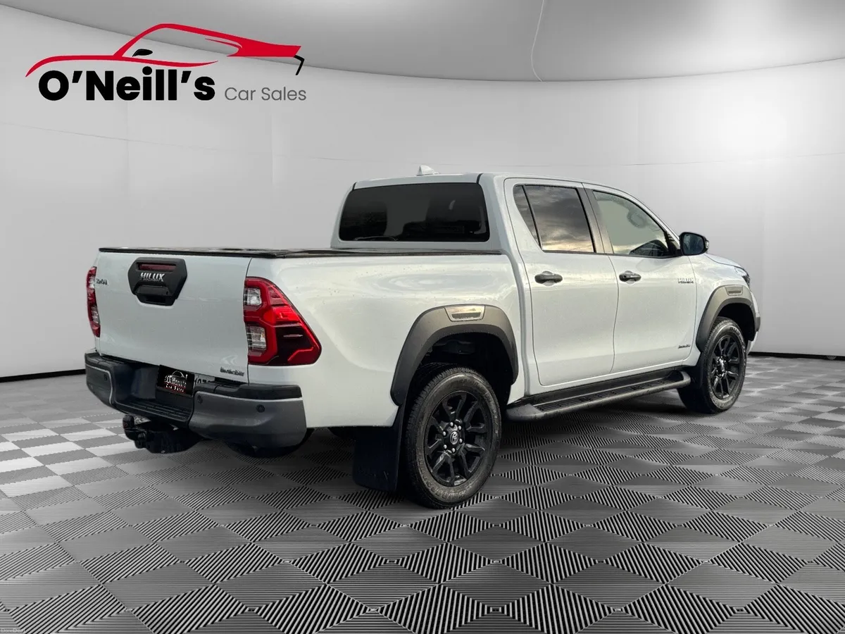 Toyota Hilux 2025 *NO VAT* 2.8 INVINCIBLE AUTO#332 - Image 3