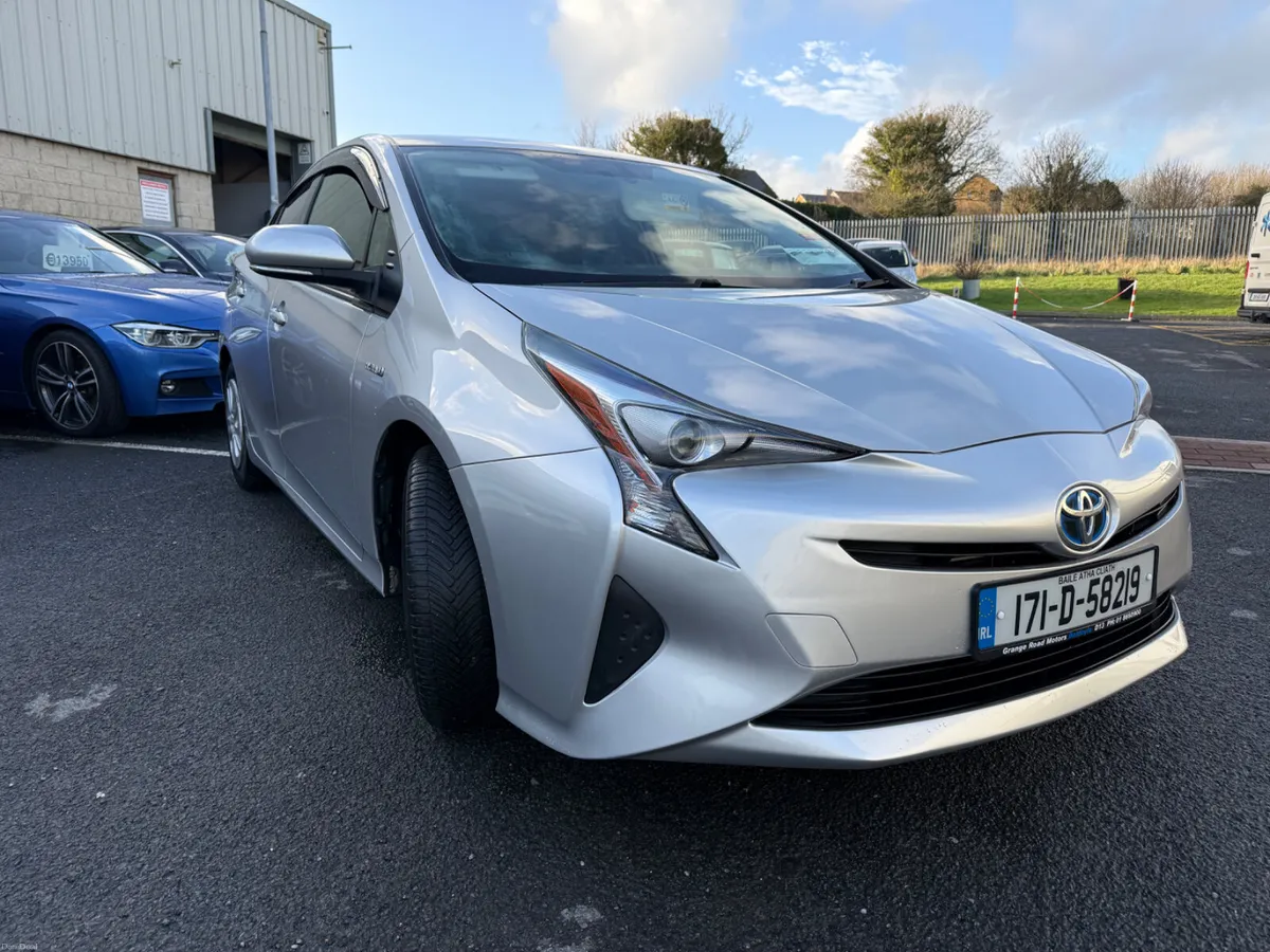 Toyota Prius 2017 Hybrid - Image 2