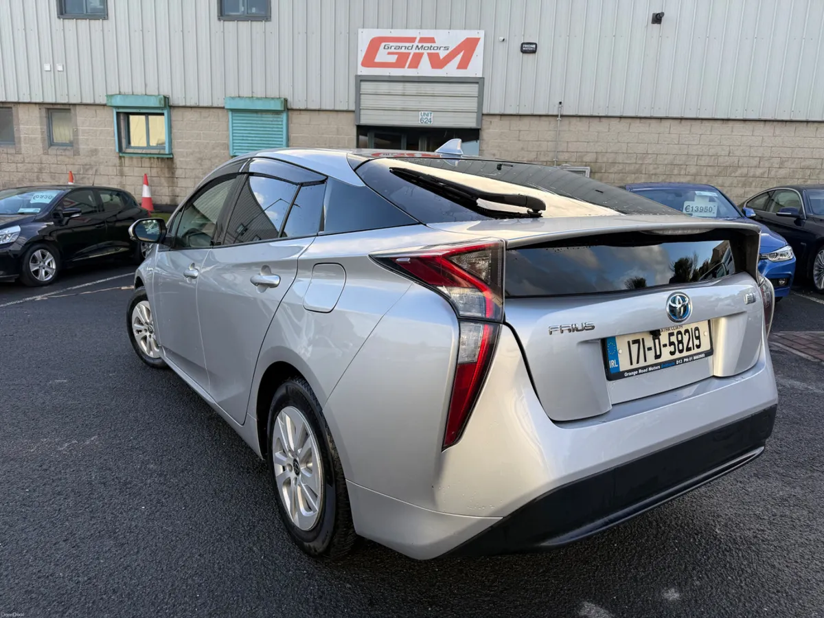 Toyota Prius 2017 Hybrid - Image 3