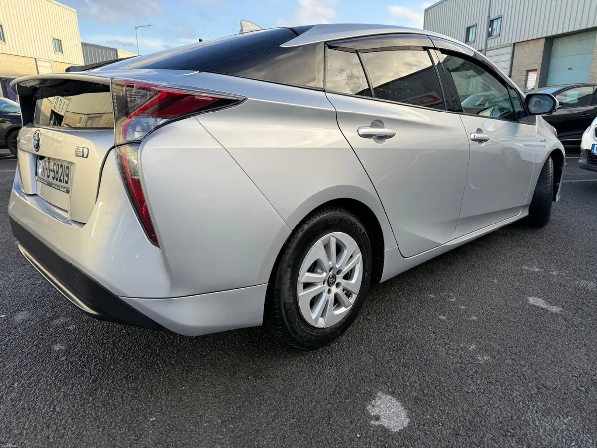 Toyota Prius 2017 Hybrid - Image 4