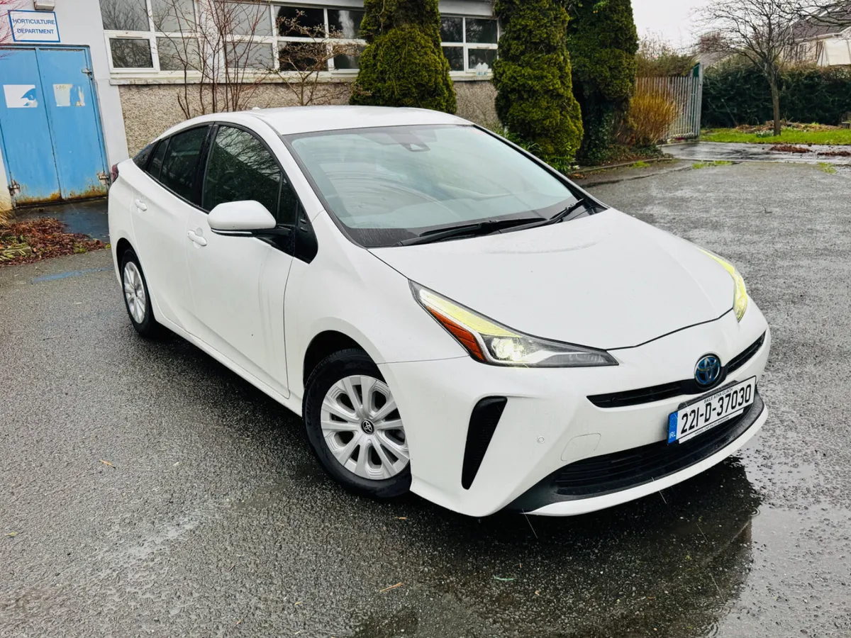 Toyota Prius in Superb Condition Hi Spec low milea - Image 2