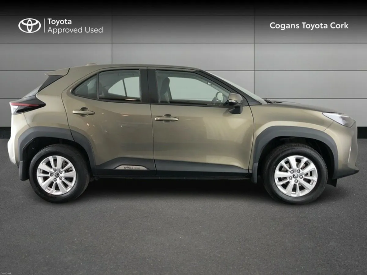 Toyota Yaris Cross YARIS CROSS LUNA - Image 3
