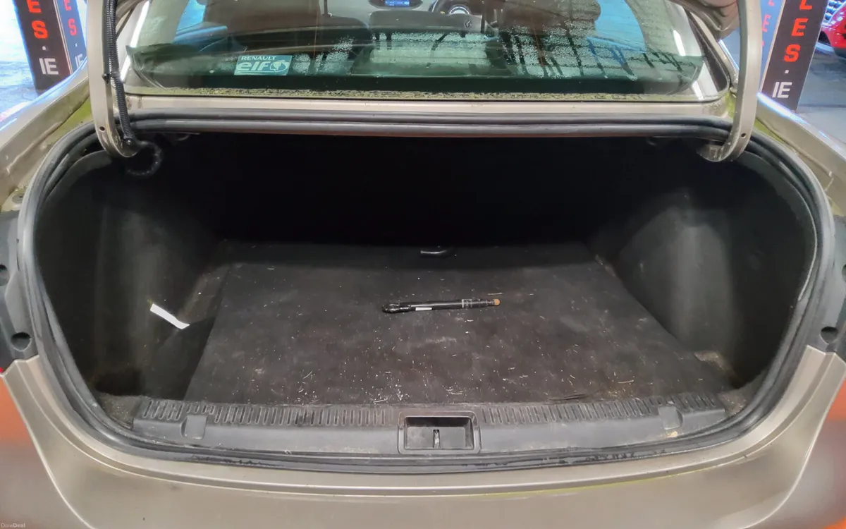 Renault Fluence 2011 - Image 4